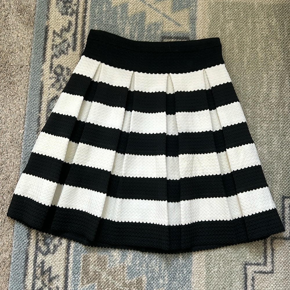 Sugar lips extra small skirt black and white